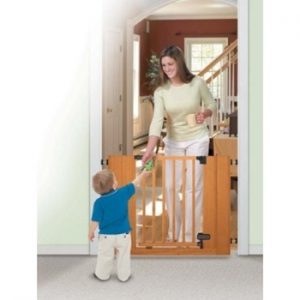 Summer Infant Deluxe Wood Walk-Thru Gate